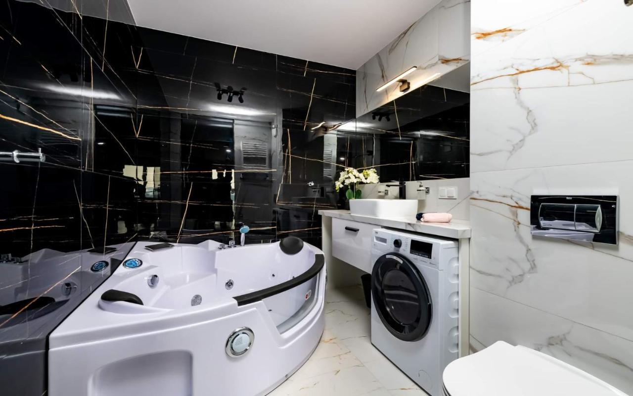 Loveroom Panorama Park Jacuzzi Apartment *