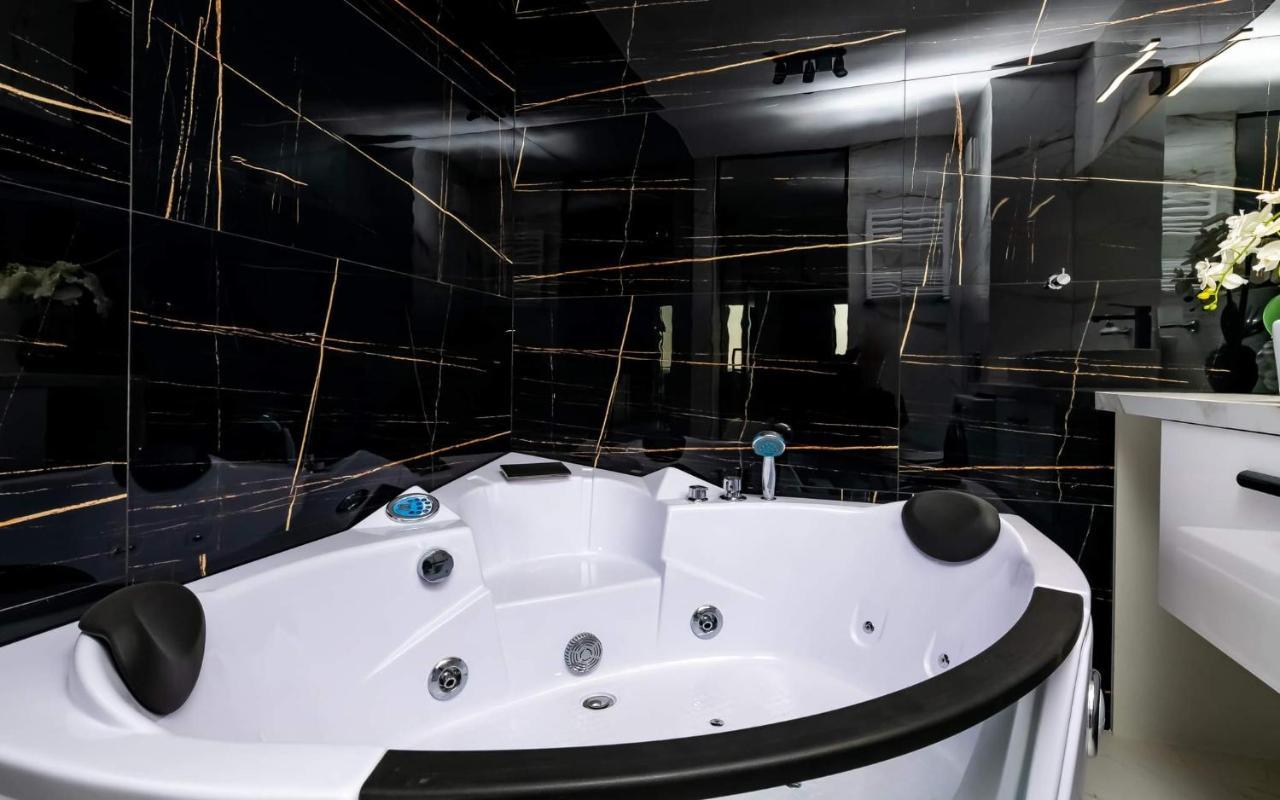 Loveroom Panorama Park Jacuzzi * Bialystok